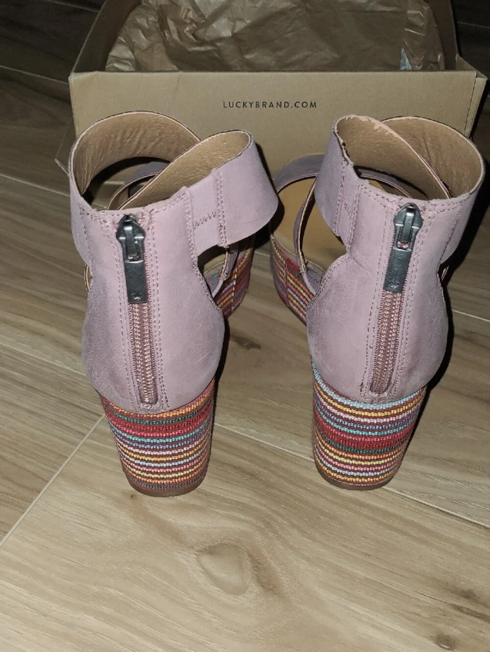 Lucky Brand straps soft